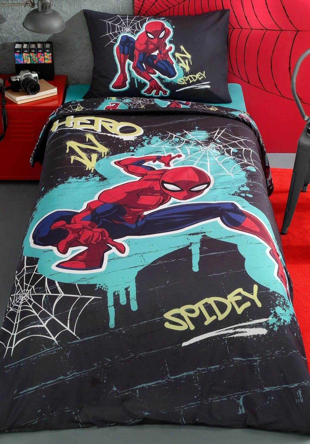 ÖZDİLEK LİSASNLI TEK KİŞİLİK NEVRESİM TAKIMI SPIDERMAN STREET SLINGER