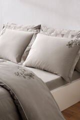 Özdilek Clivia Çift Kişilik Nakışlı Saten Nevresim Takımı